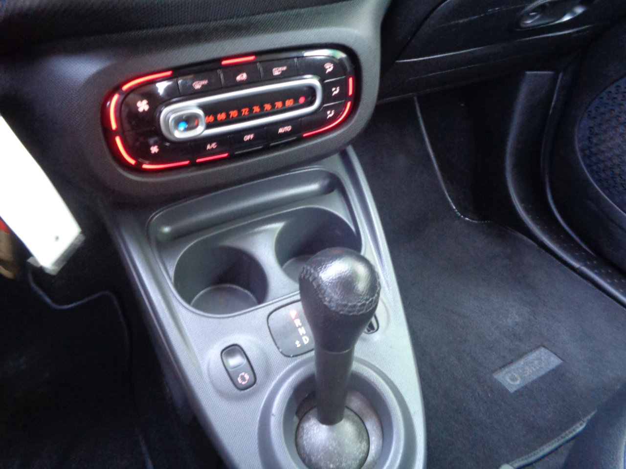 Used 2016 smart fortwo passion image 21