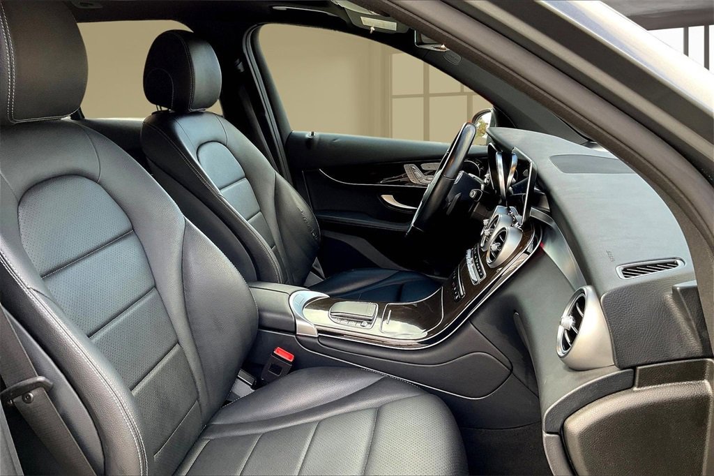 Used 2021 Mercedes-Benz GLC 300 4MATIC image 24