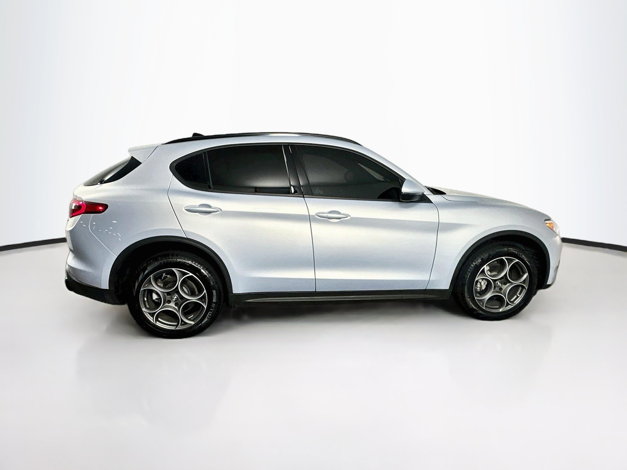 Used 2023 Alfa Romeo Stelvio Sprint RWD image 10