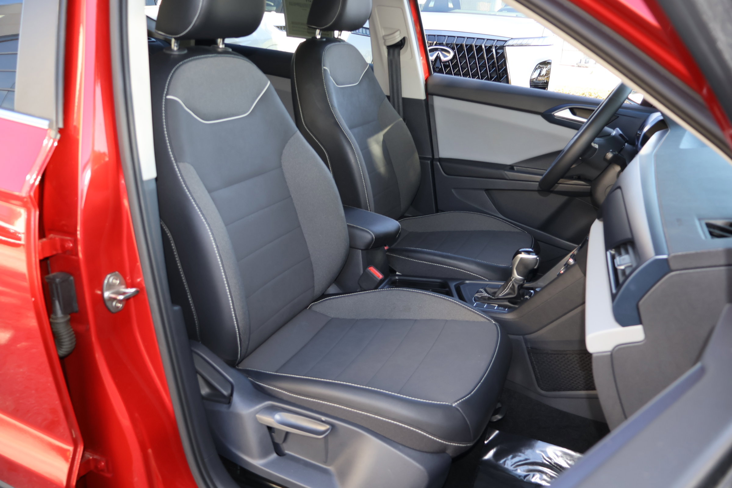 Used 2023 Volkswagen Taos SE w/ Black Wheel Package image 21