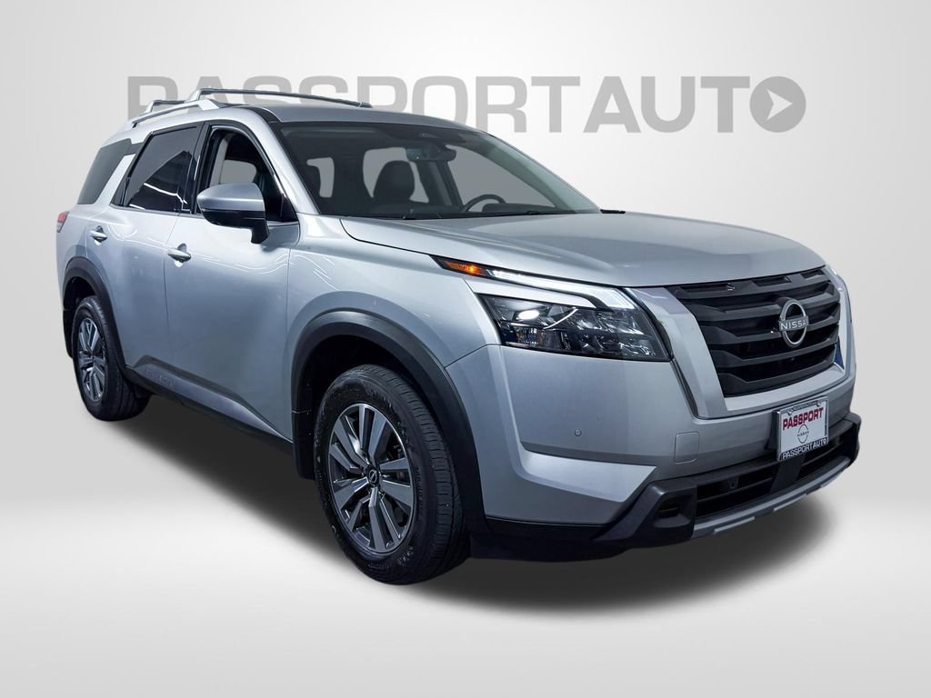 Certified 2025 Nissan Pathfinder SL AWD/4WD image 3