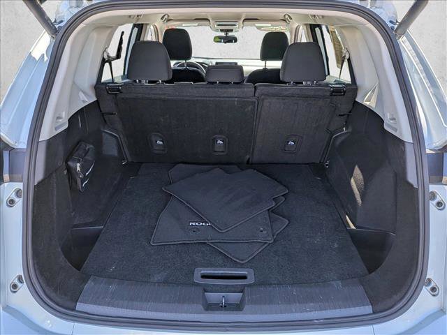 Used 2024 Nissan Rogue SV image 6