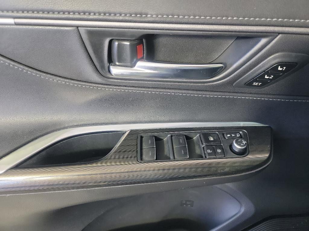 Used 2021 Toyota Venza Limited image 24