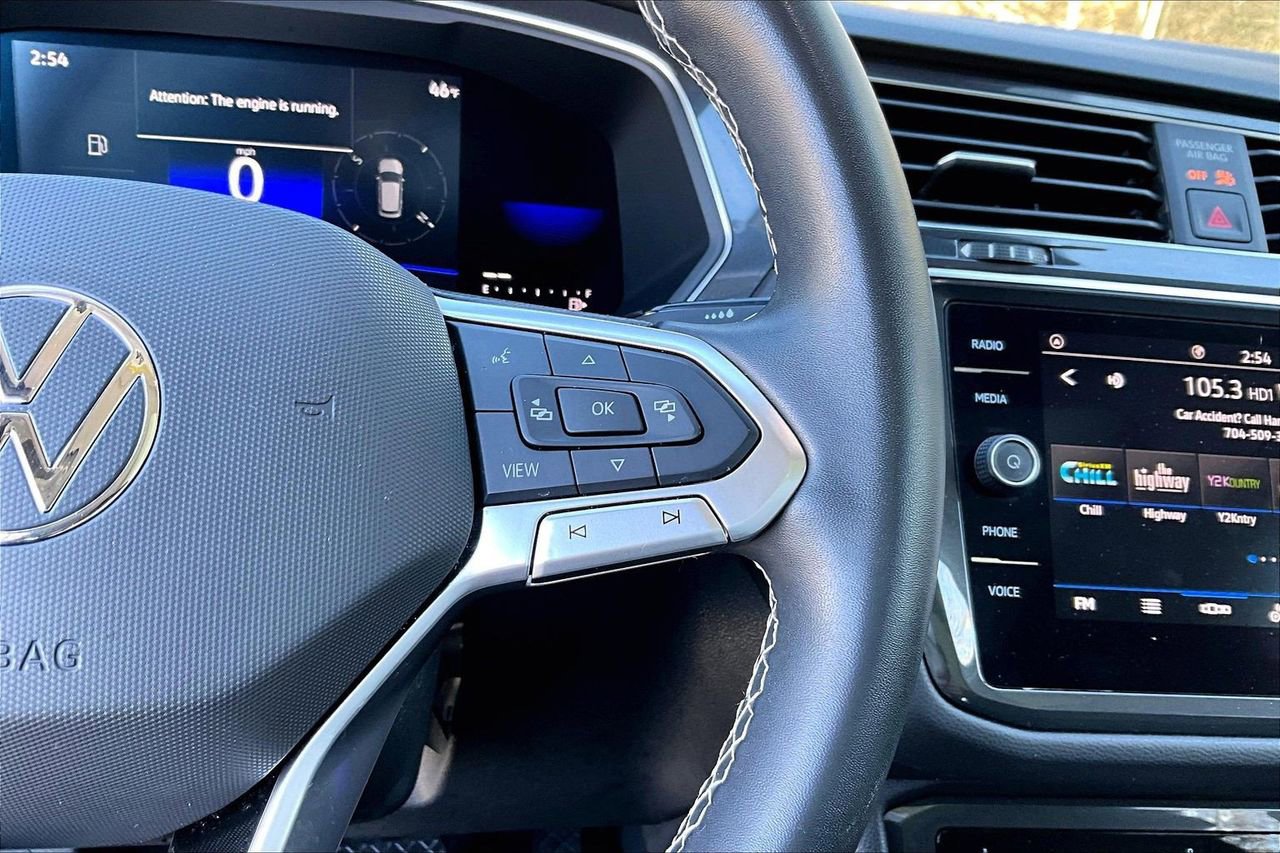 Used 2022 Volkswagen Tiguan SE w/ Panoramic Sunroof Package image 29