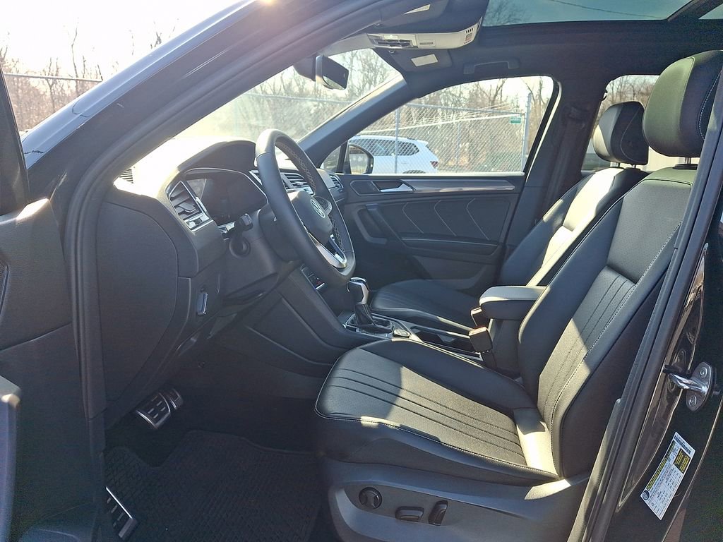 Certified 2023 Volkswagen Tiguan SE R-Line image 13
