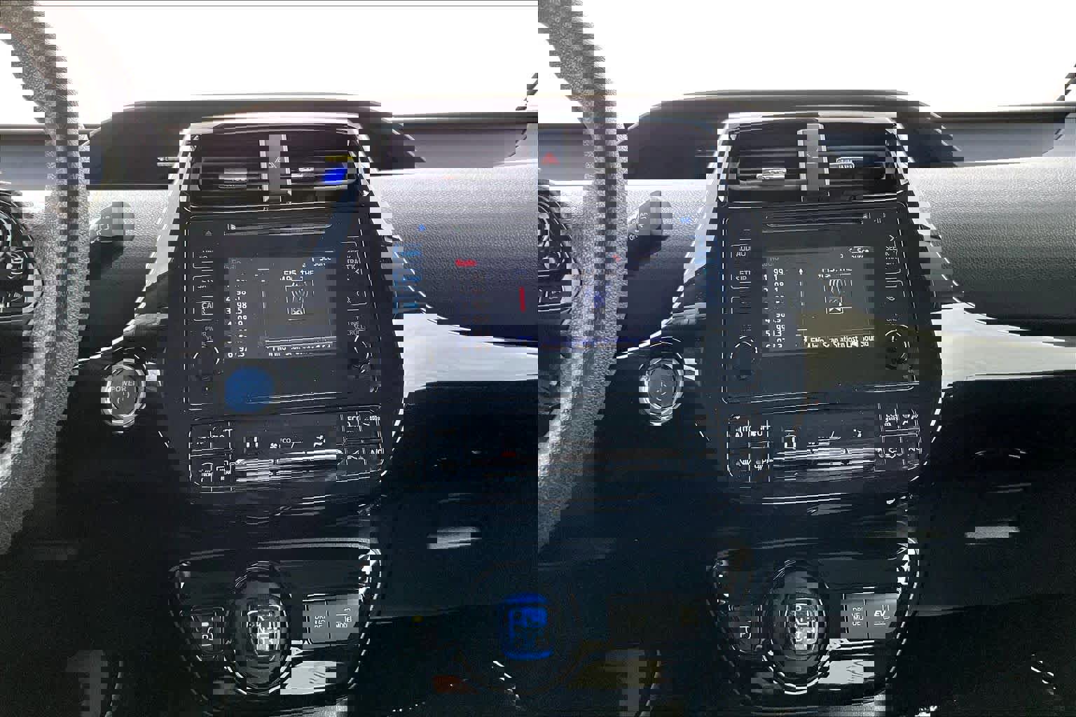 Used 2019 Toyota Prius LE image 35