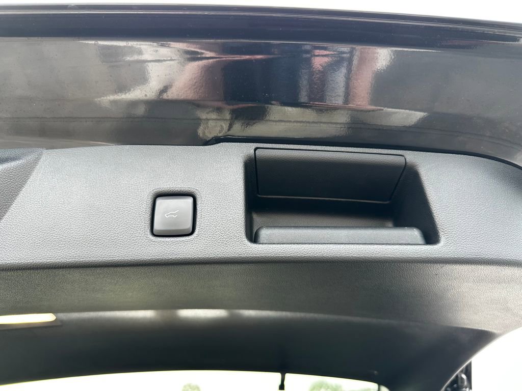 Used 2023 Ford Escape SE image 46