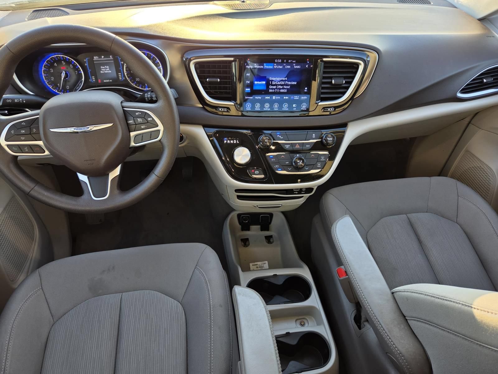 Used 2017 Chrysler Pacifica Touring w/ Tire & Wheel Group FWD image 12