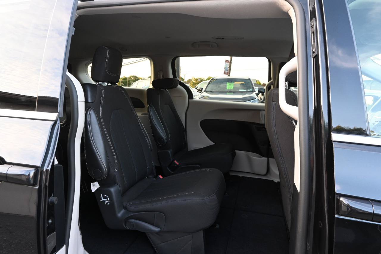 Used 2021 Chrysler Voyager LX FWD image 36