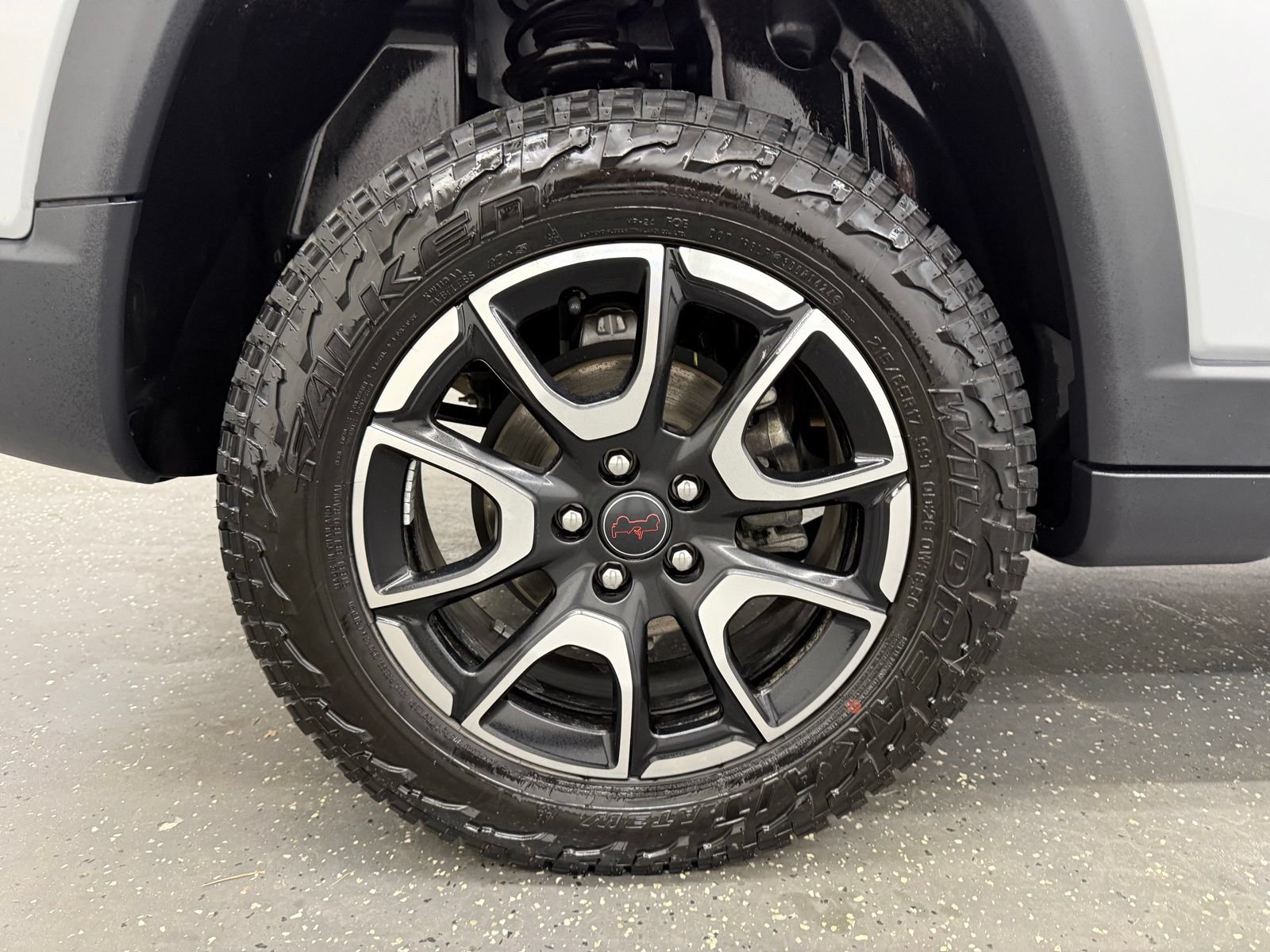 Used 2025 Jeep Compass Trailhawk AWD/4WD image 20