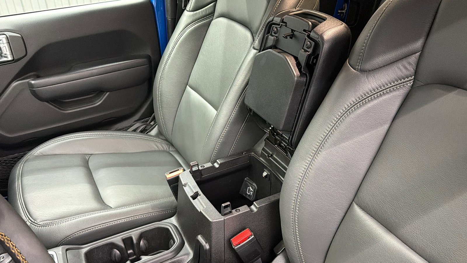 Used 2024 Jeep Wrangler Unlimited w/ Convenience Group image 29