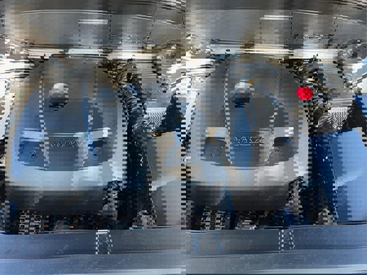 Used 2018 Volvo XC90 T6 Momentum w/ Convenience Package image 9