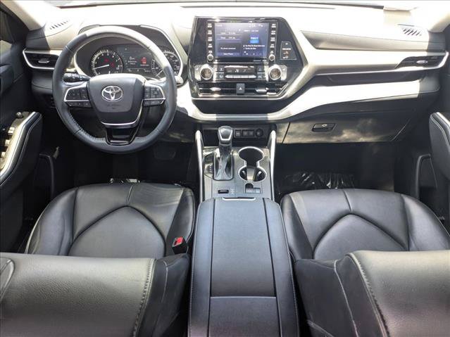 Used 2021 Toyota Highlander XLE FWD image 17