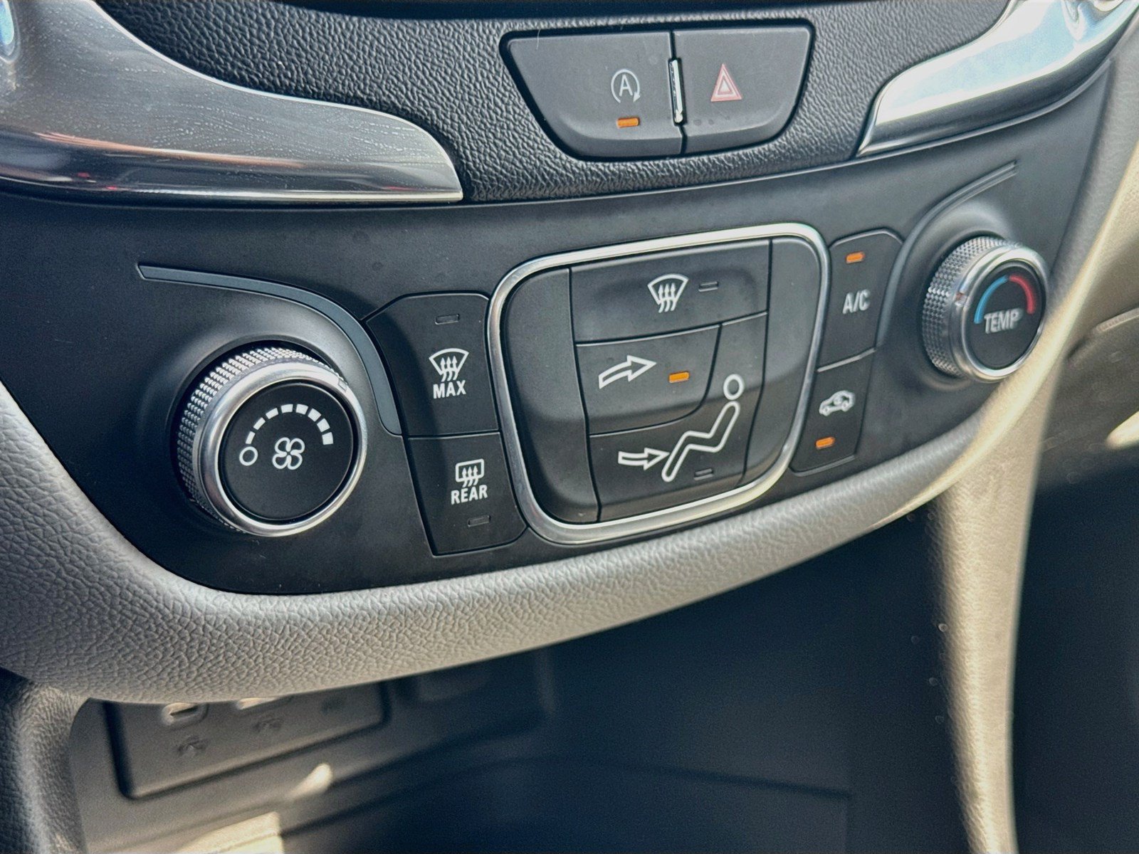 Used 2022 Chevrolet Equinox LS AWD/4WD image 16