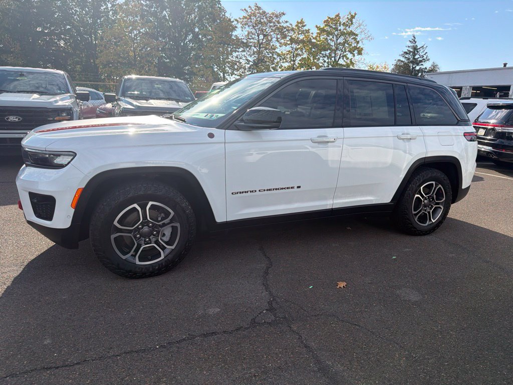 Used 2022 Jeep Grand Cherokee Trailhawk w/ ADV Protech Group II AWD/4WD image 2