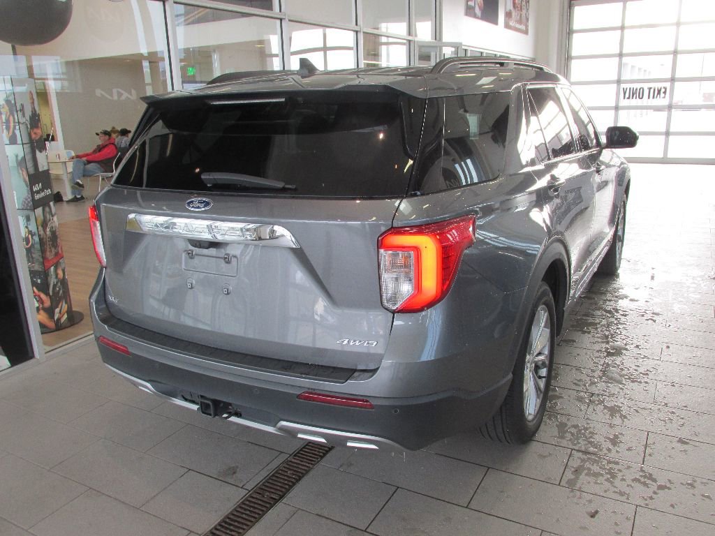 Used 2024 Ford Explorer XLT w/ Equipment Group 202A image 7