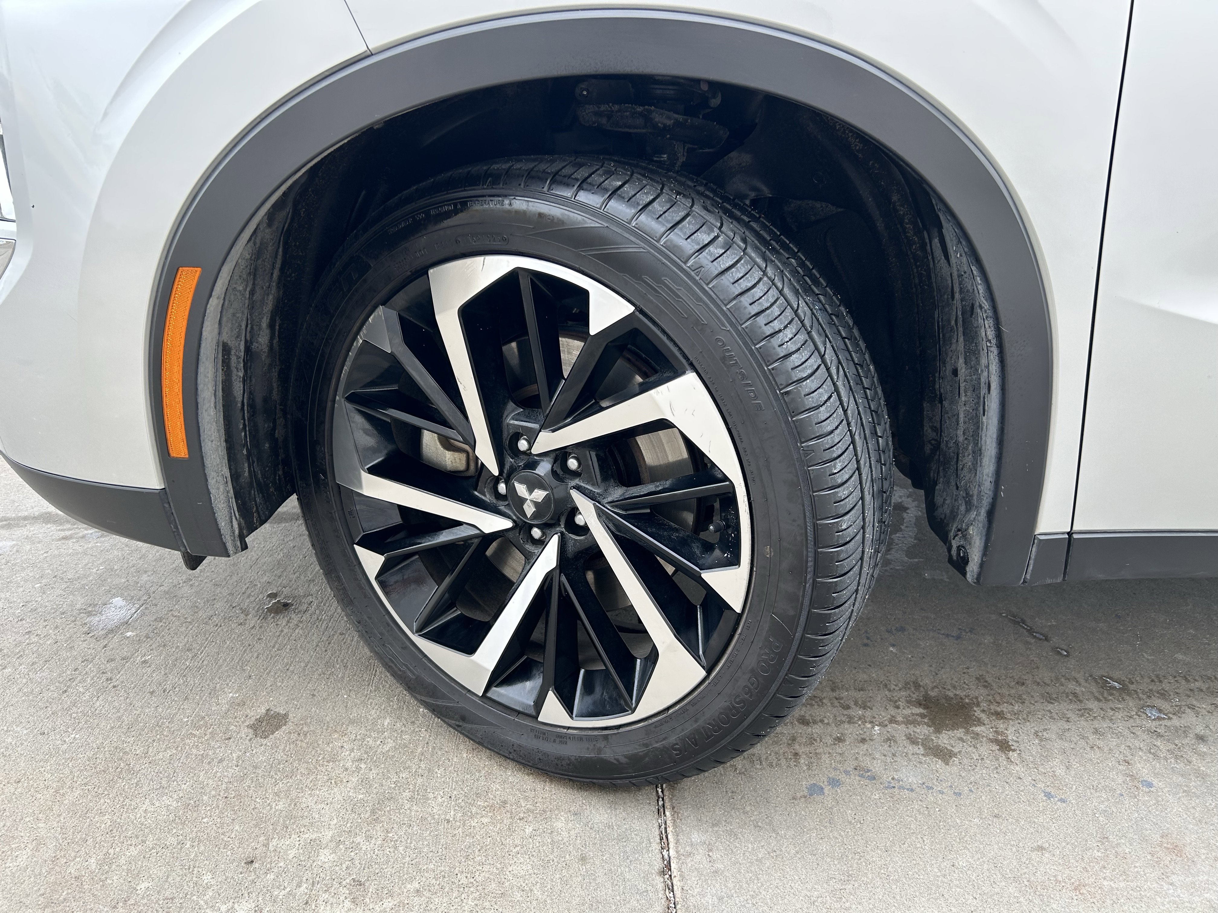 Used 2024 Mitsubishi Outlander SE image 11