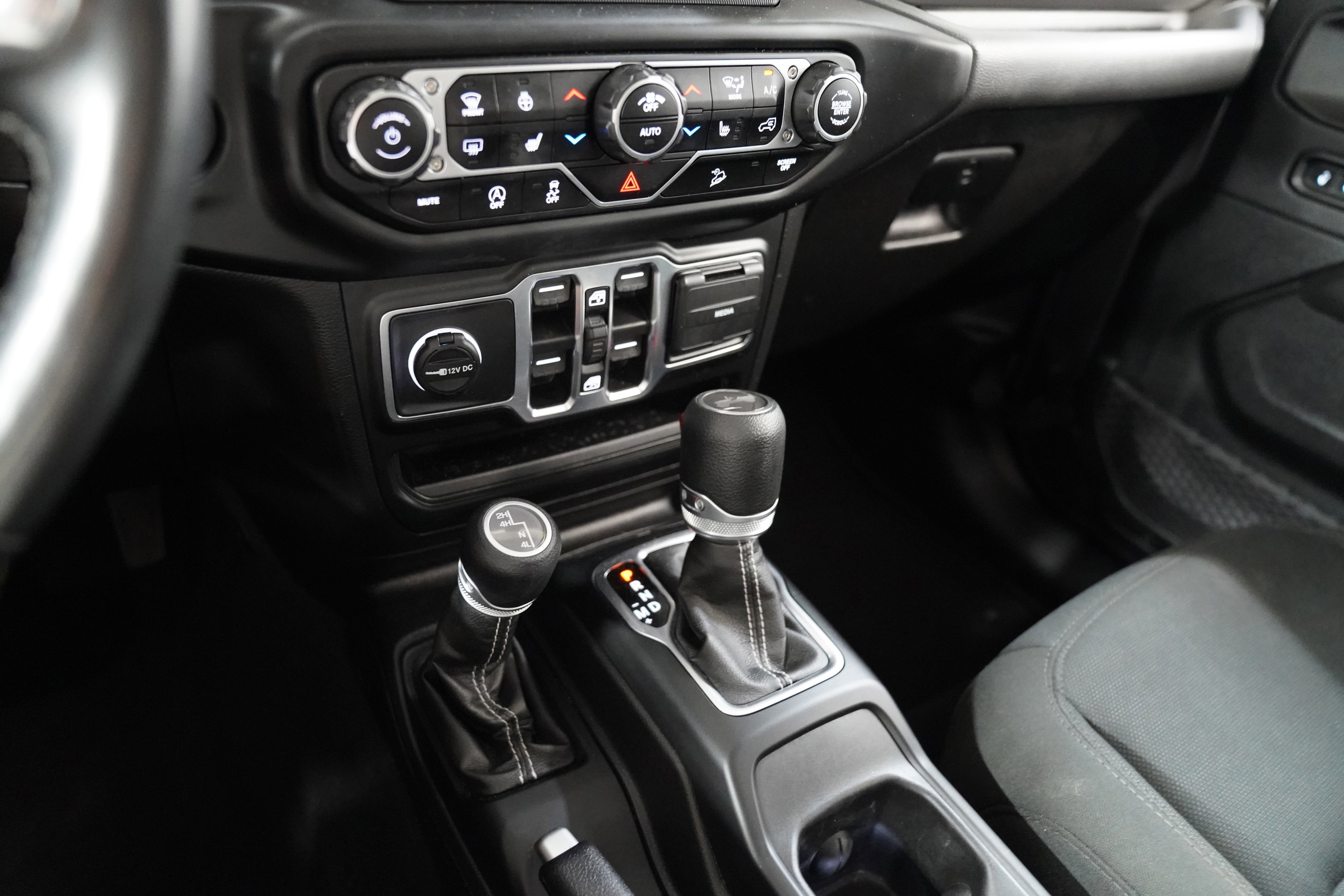 Used 2021 Jeep Wrangler Unlimited Sahara w/ Dual Top Group AWD/4WD image 28