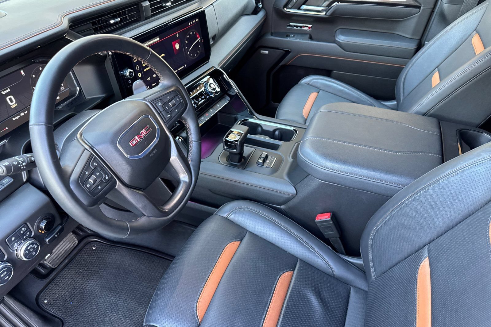 Used 2025 GMC Sierra 1500 AT4 w/ Technology Package AWD/4WD image 11