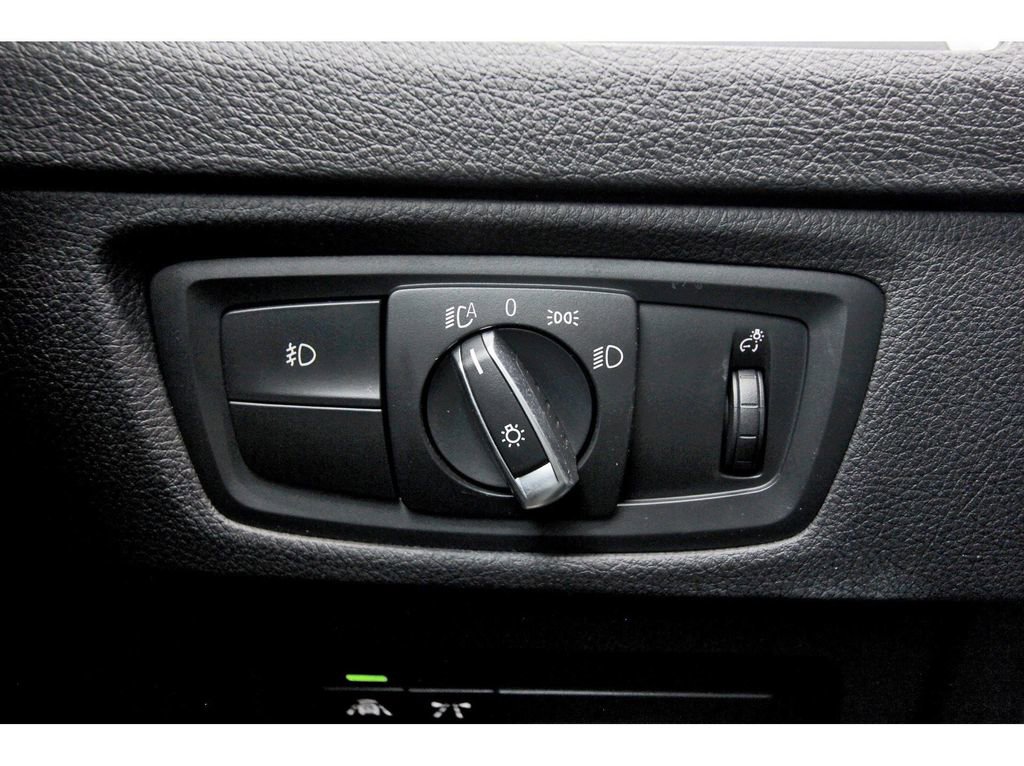 Used 2020 BMW 230i Convertible w/ Premium Package RWD image 18