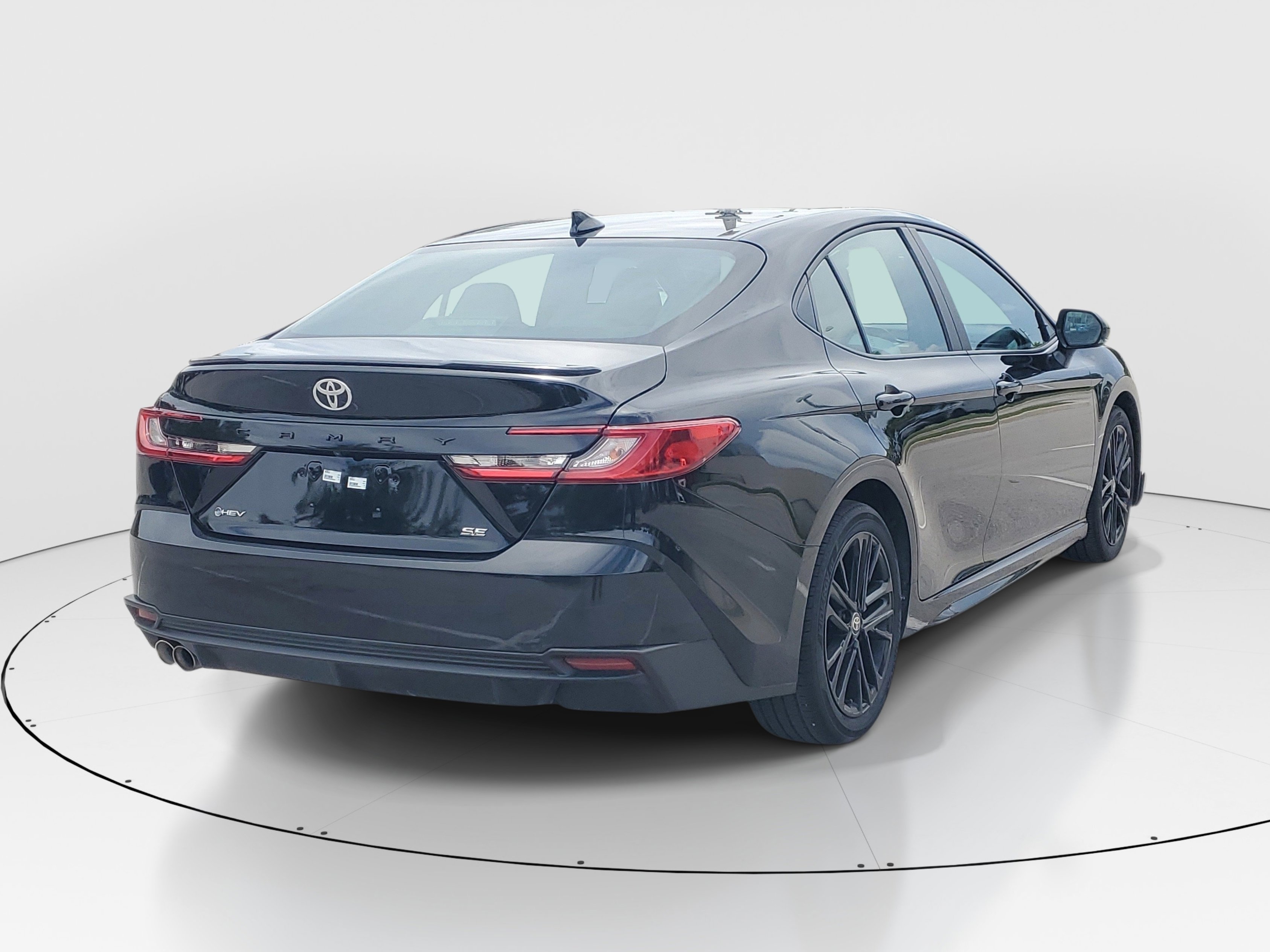 Certified 2025 Toyota Camry SE FWD image 3