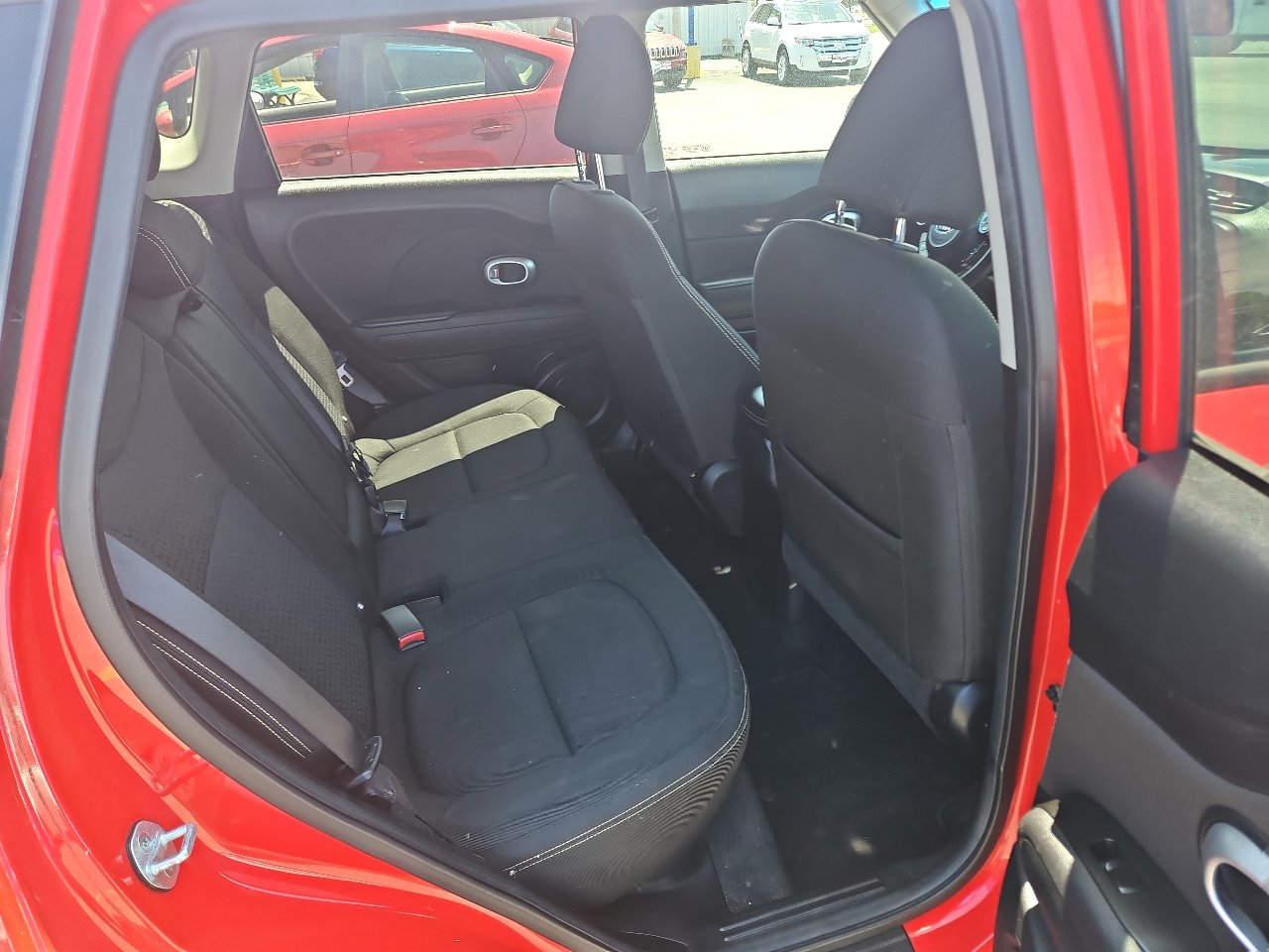 Used 2016 Kia Soul + image 11