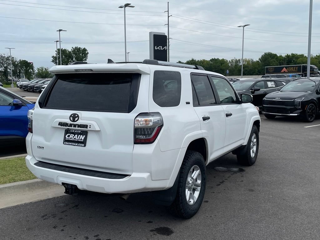 Used 2022 Toyota 4Runner SR5 AWD/4WD image 7