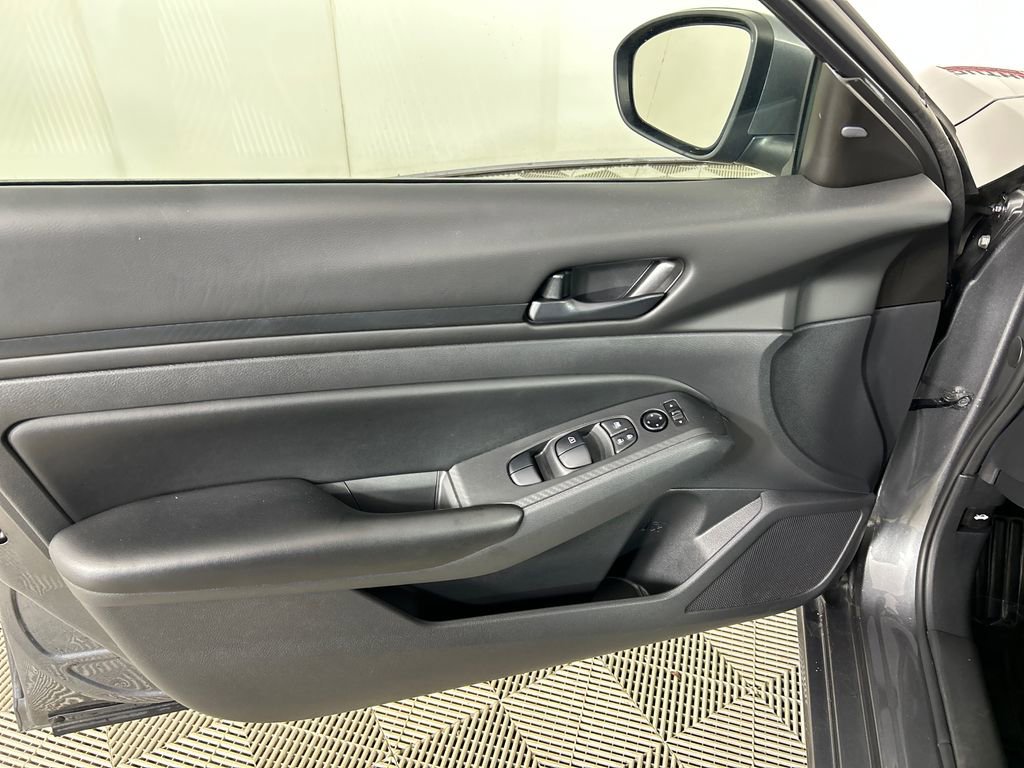 Used 2023 Nissan Altima 2.5 S image 11