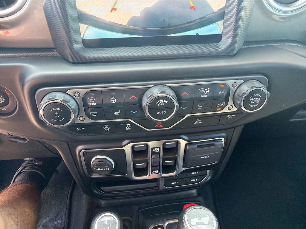 Used 2022 Jeep Wrangler Unlimited Sahara w/ Cold Weather Group image 31