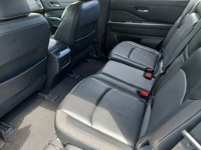 Used 2023 Nissan Pathfinder SL FWD image 32