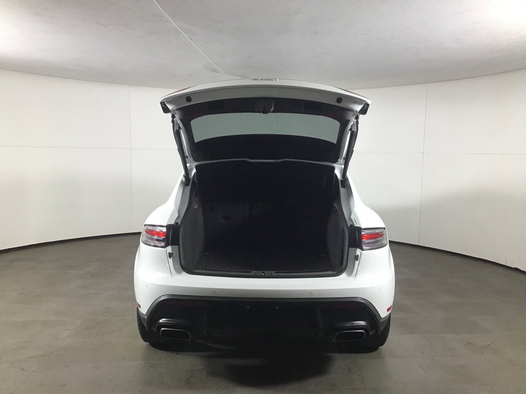 Certified 2023 Porsche Macan Turbo AWD/4WD image 18