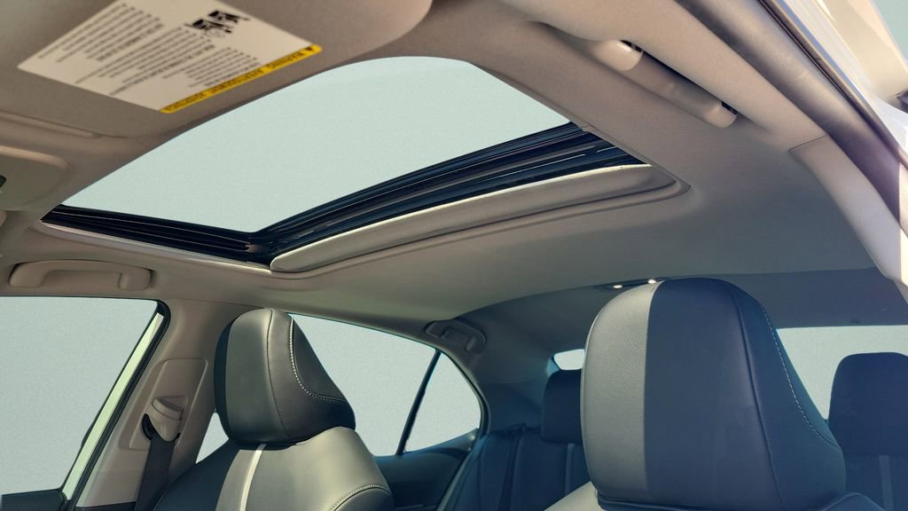 Certified 2022 Toyota Camry SE w/ Cold Weather Package AWD/4WD image 16