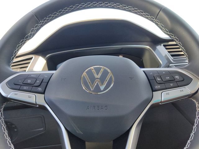 Used 2023 Volkswagen Tiguan SE w/ Panoramic Sunroof Package FWD image 18