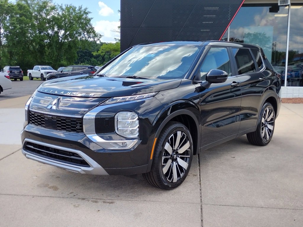 New 2025 Mitsubishi Outlander SE image 1