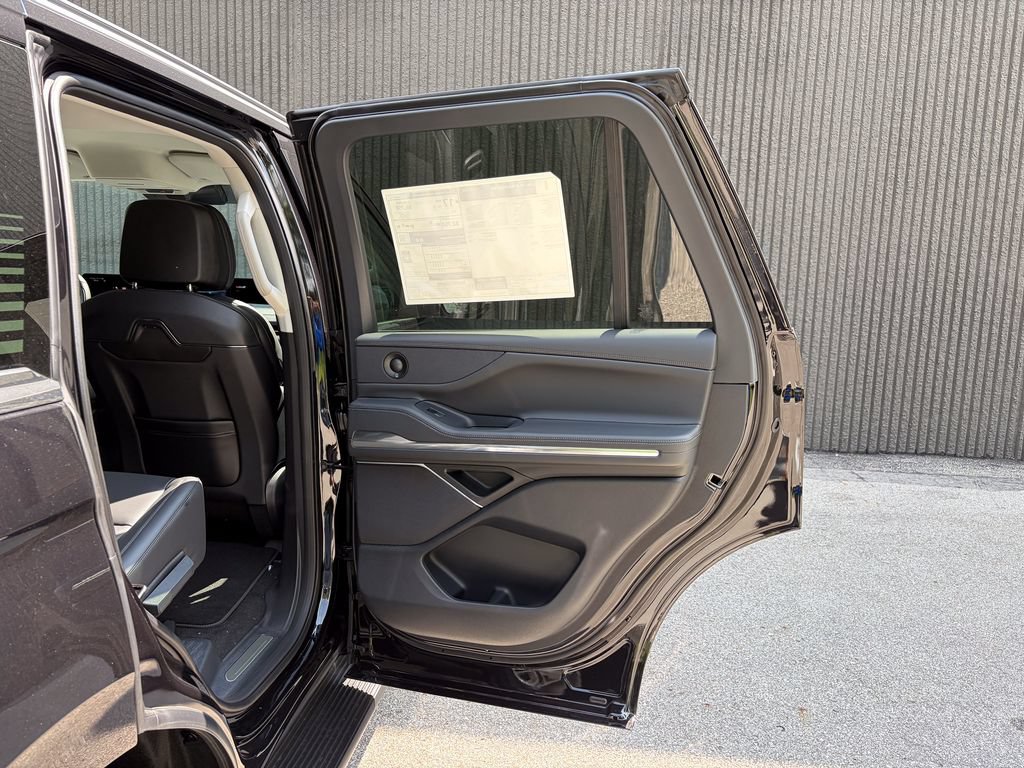 New 2027 Lincoln Navigator Premiere AWD/4WD image 28