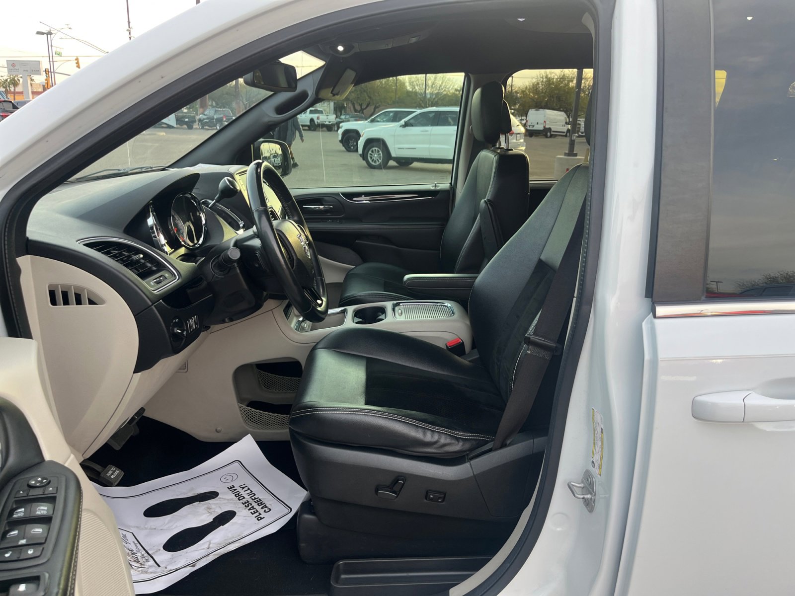 Used 2018 Dodge Grand Caravan SXT w/ Driver Convenience Group image 14