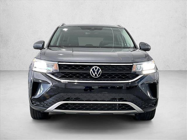 Used 2023 Volkswagen Taos SE FWD image 3