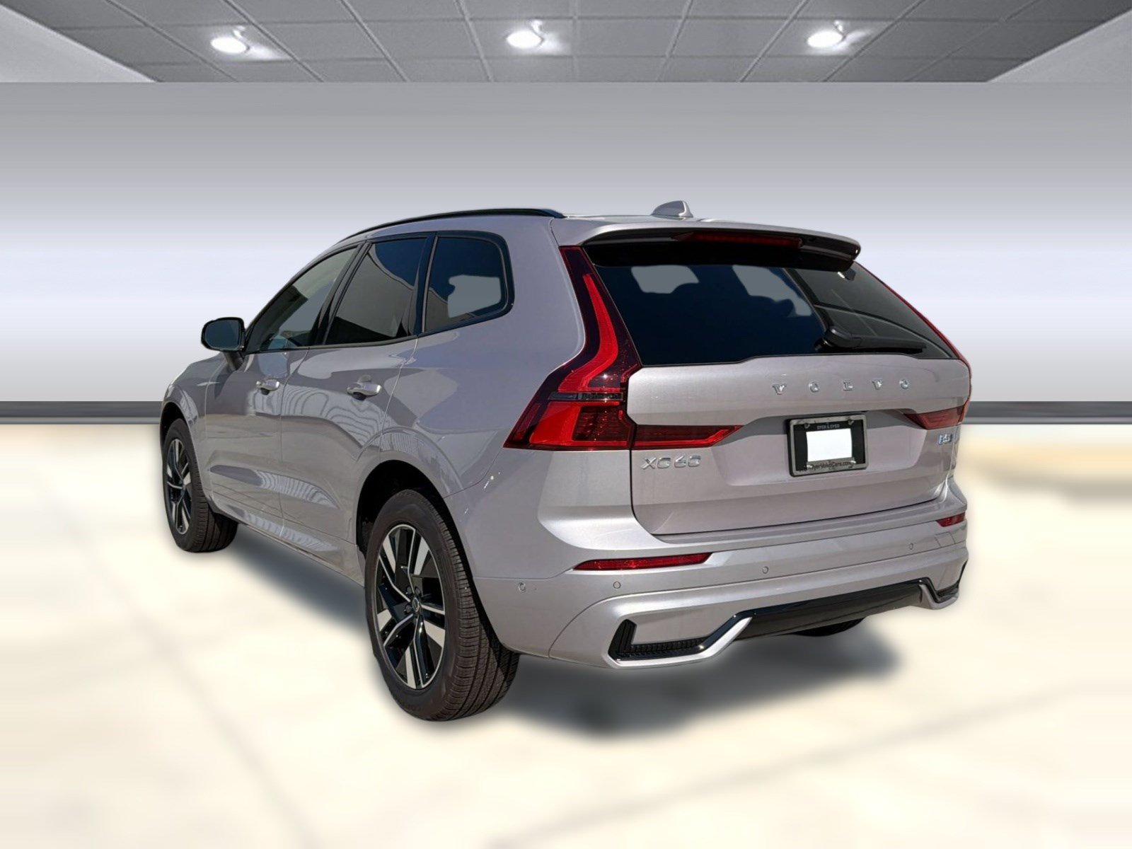 New 2026 Volvo XC60 B5 Plus w/ Climate Package AWD/4WD image 3