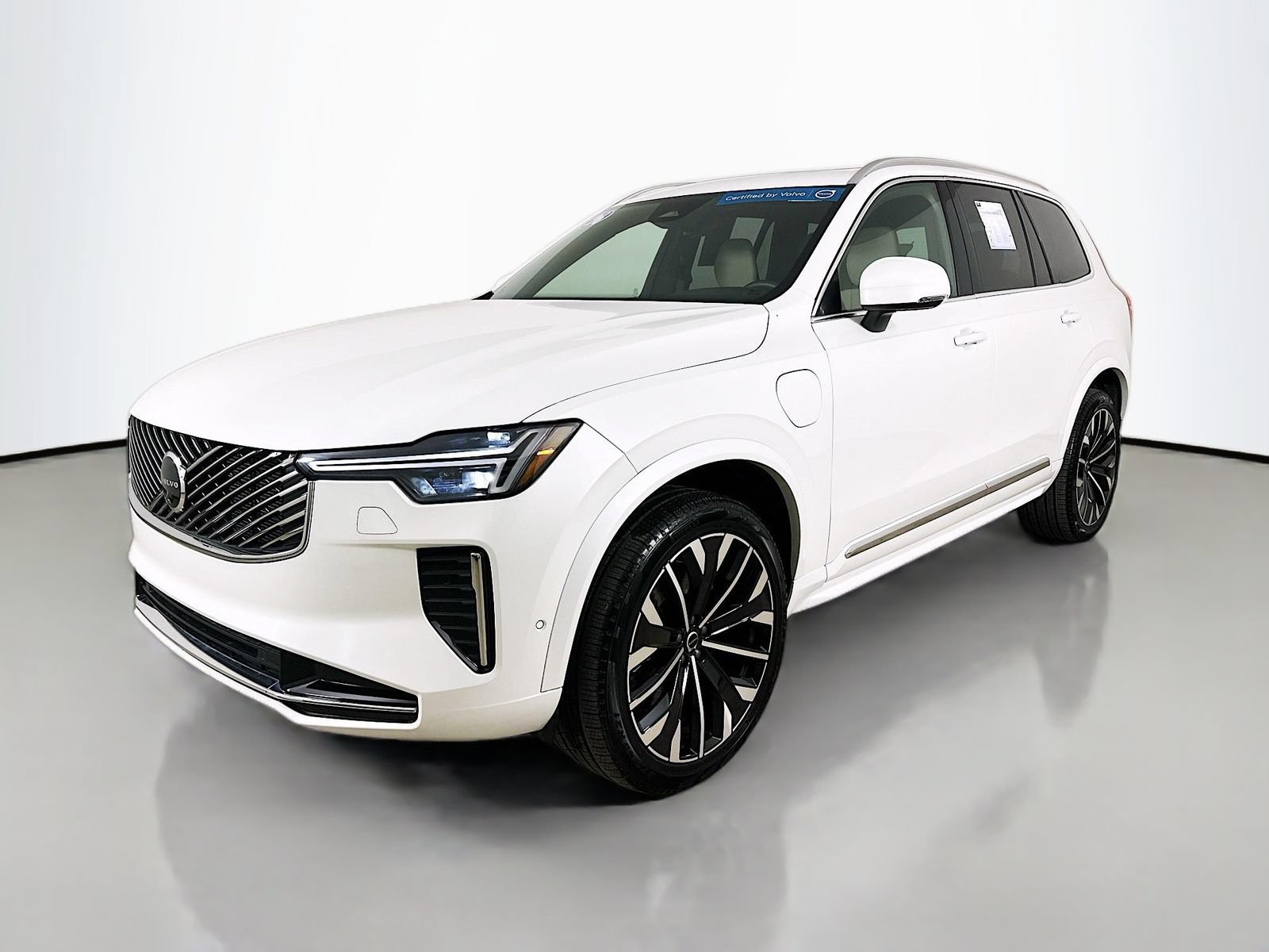 Used 2026 Volvo XC90 T8 Plus w/ Protection Package Premier AWD/4WD image 1
