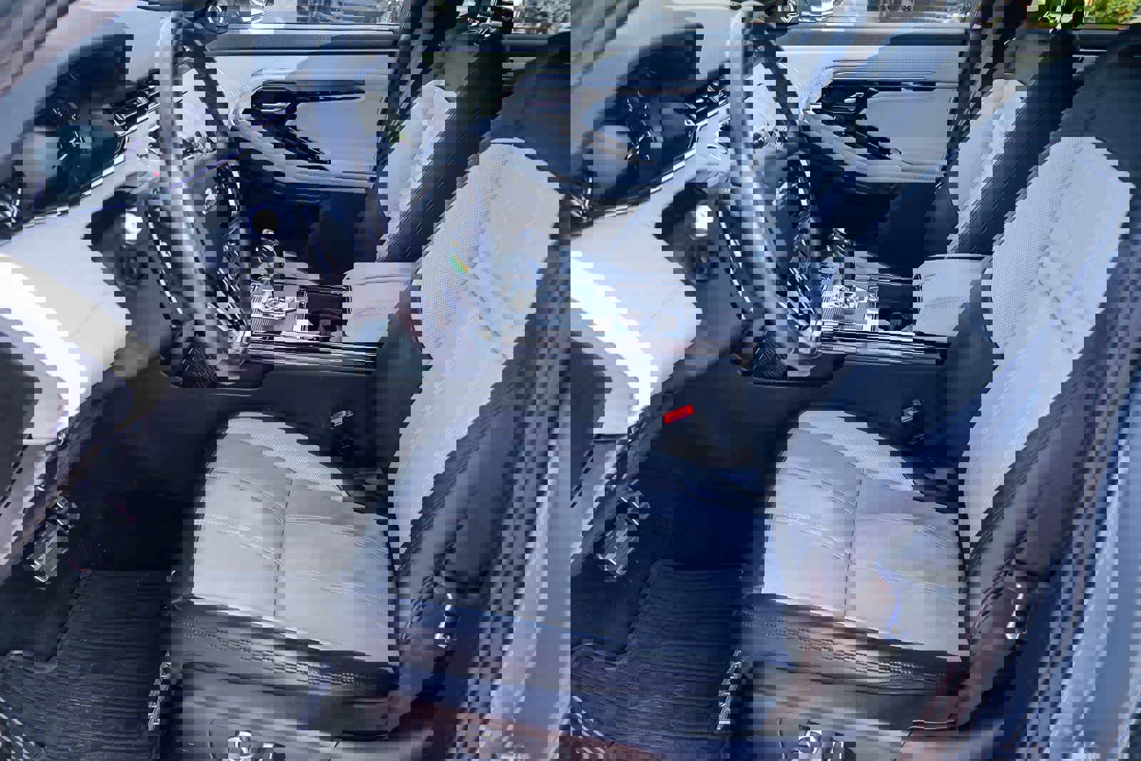 Used 2022 Land Rover Range Rover Evoque R-Dynamic SE image 19