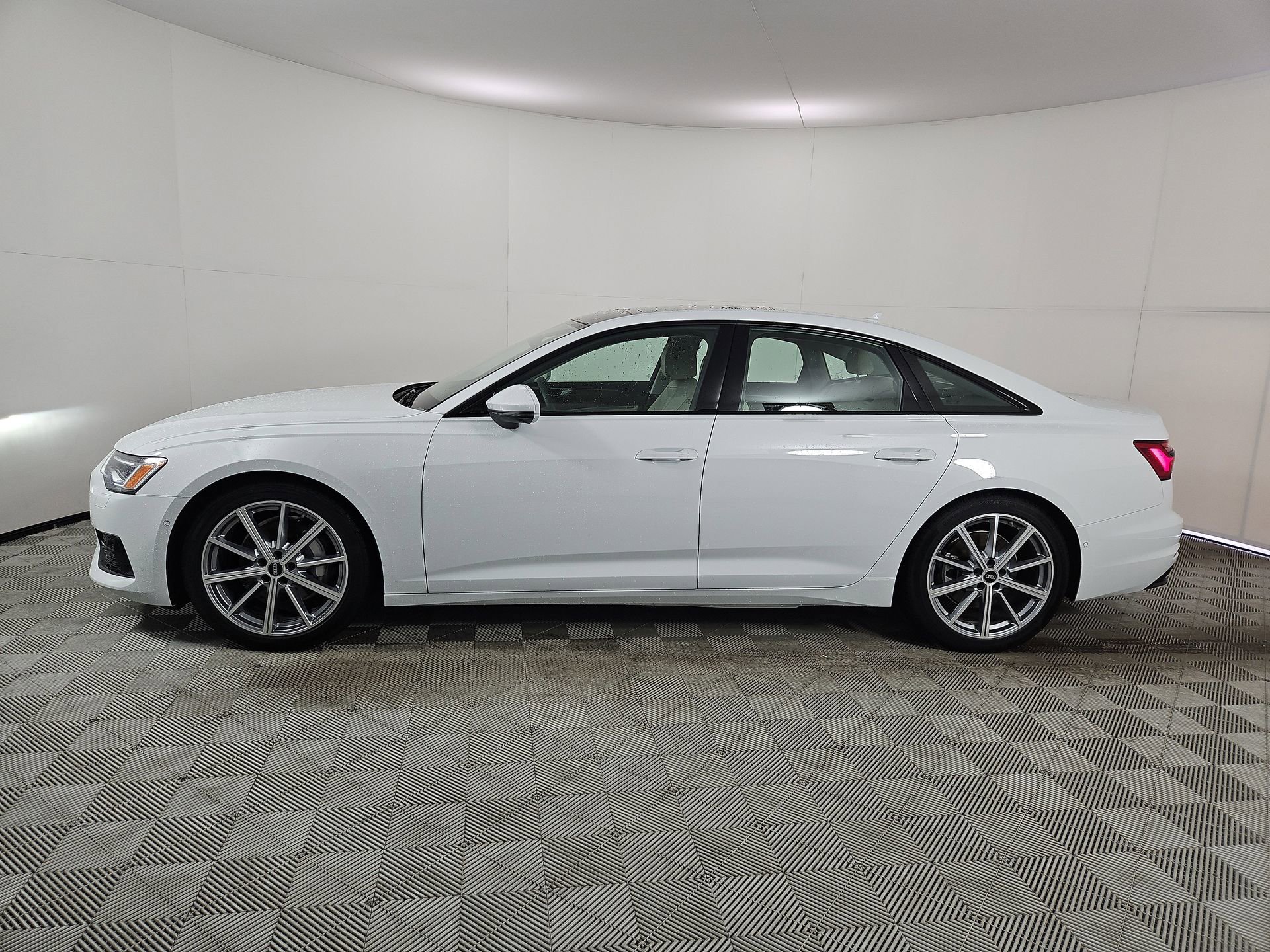 Certified 2025 Audi A6 Premium Plus w/ Premium Plus Package image 4