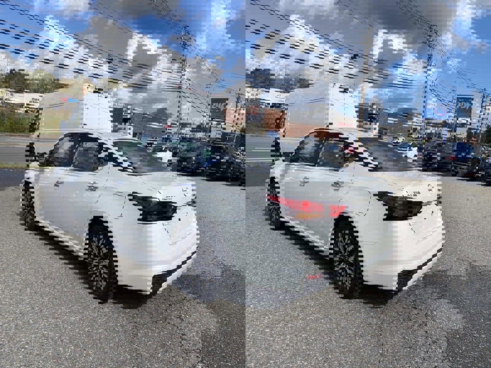 Used 2024 Nissan Altima 2.5 SV image 6