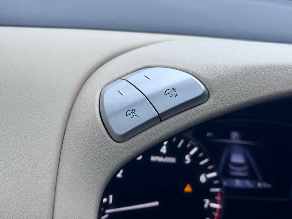 Used 2018 Nissan Pathfinder Platinum FWD image 39