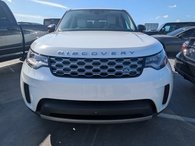 Used 2025 Land Rover Discovery S image 6