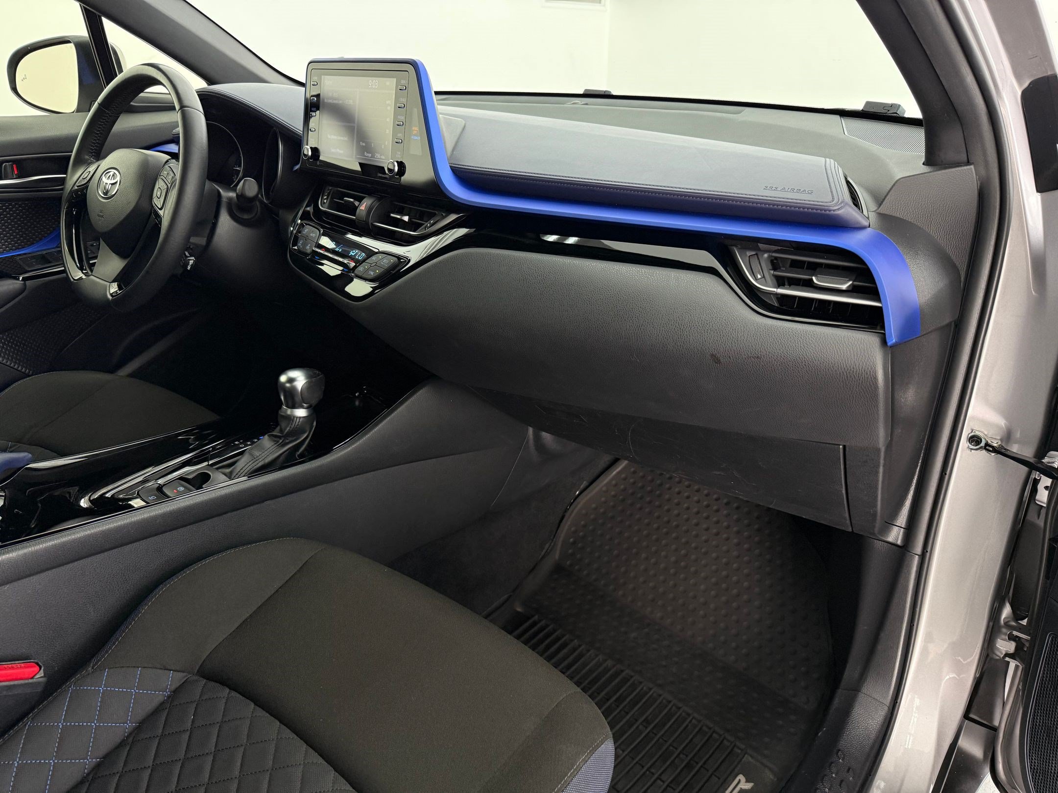 Used 2020 Toyota C-HR XLE FWD image 26