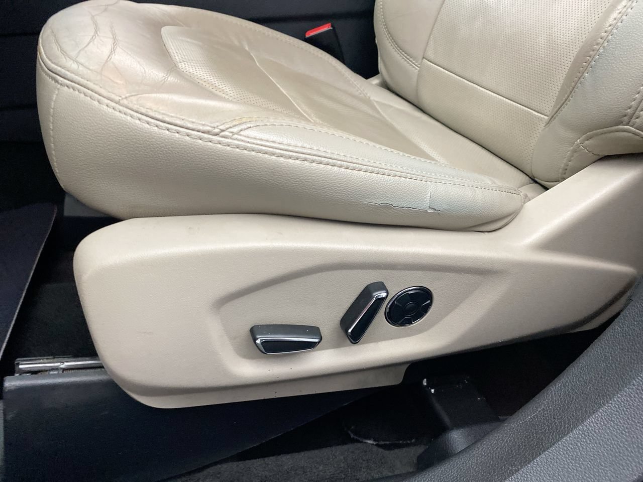 Used 2018 Ford Explorer Limited w/ Equipment Group 301A AWD/4WD image 13