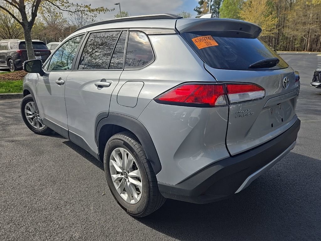 Used 2024 Toyota Corolla Cross LE image 8