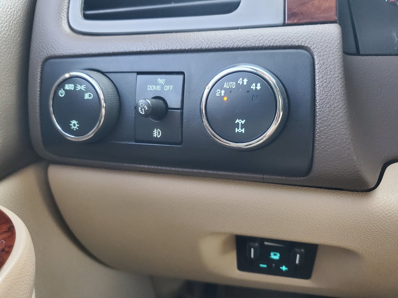 Used 2013 Chevrolet Tahoe LTZ image 42