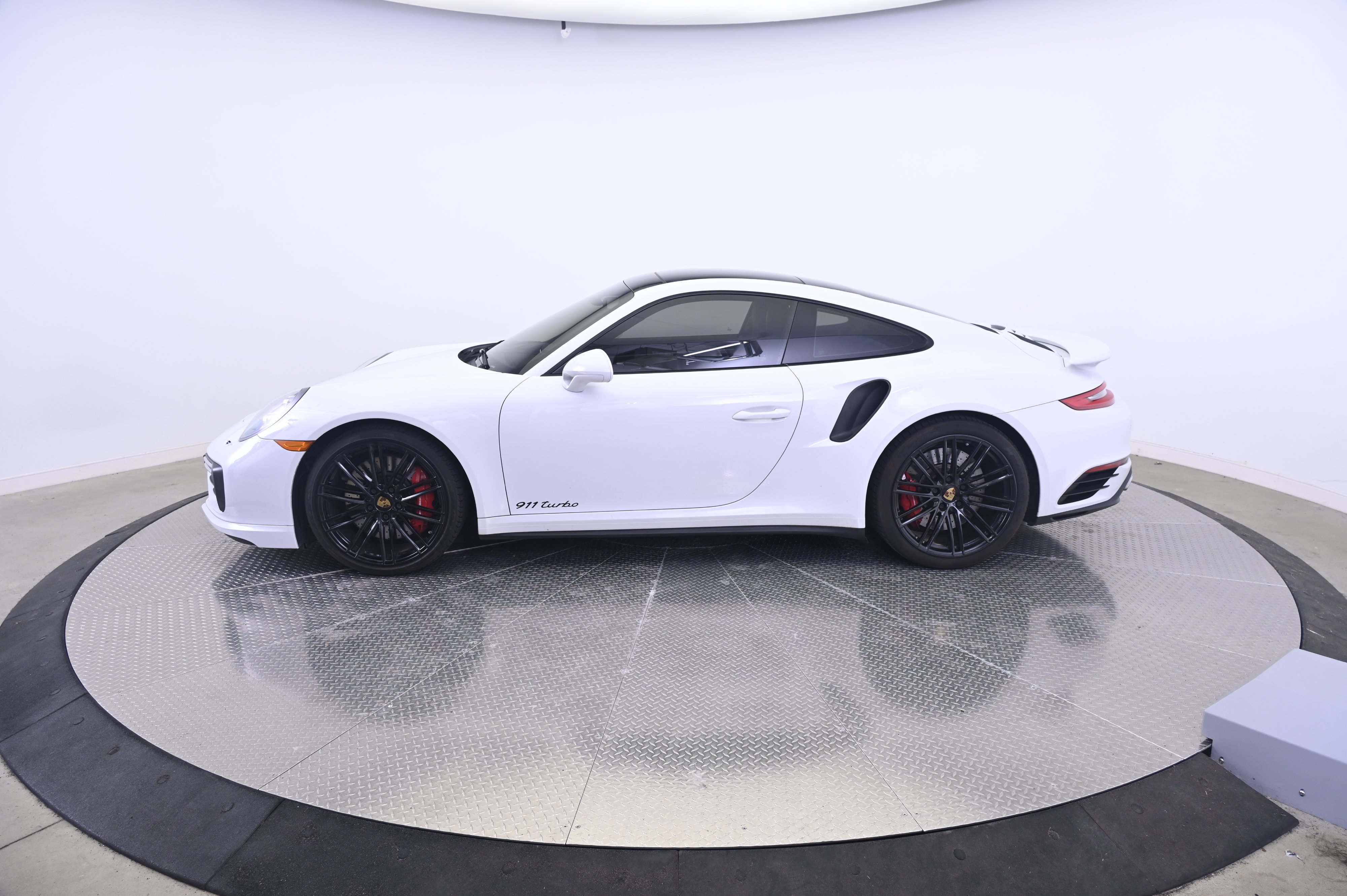Used 2017 Porsche 911 Turbo AWD/4WD image 2