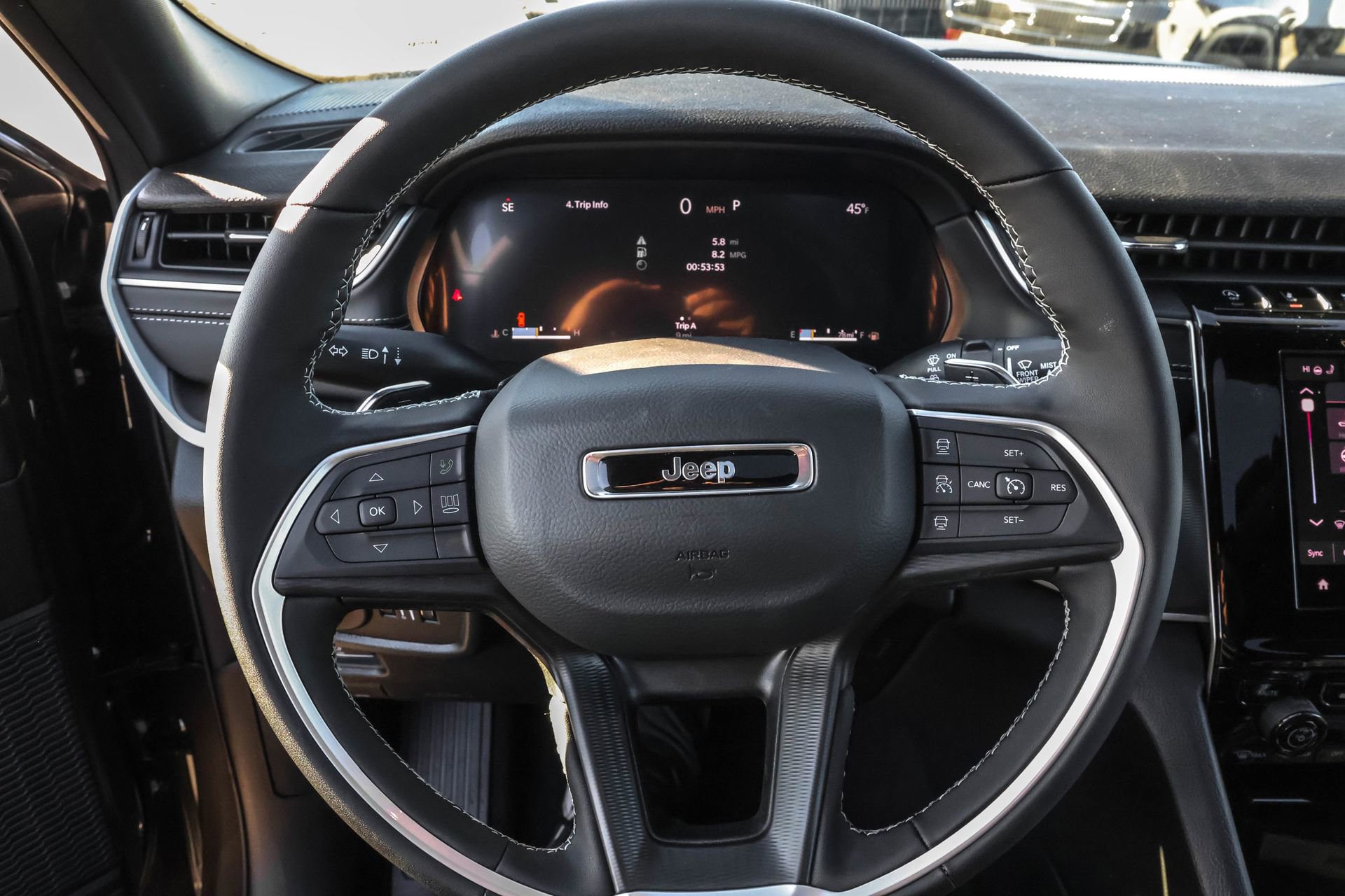New 2025 Jeep Grand Cherokee L Altitude image 28
